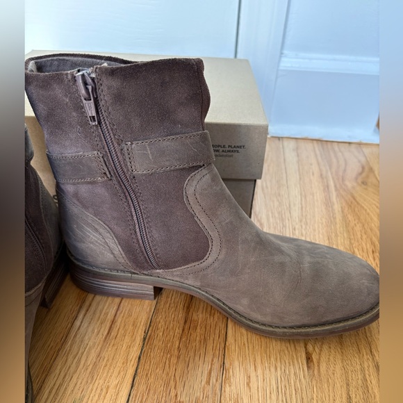 Clarks Women Cloudstepper Booties - Picture 6 of 9